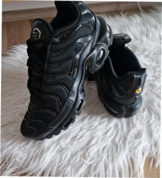 Nike Air Max Plus Triple Black Talla 40