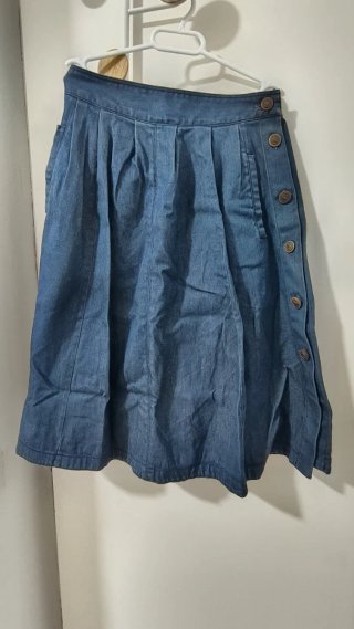 Falda midi tejana con botones
