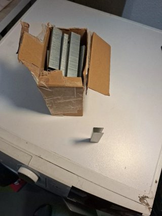 Caja de Grapas Metálicas Industriales