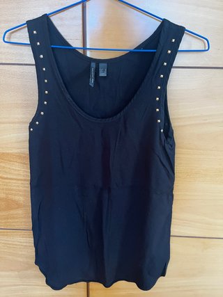 Camiseta Negra con Tachuelas