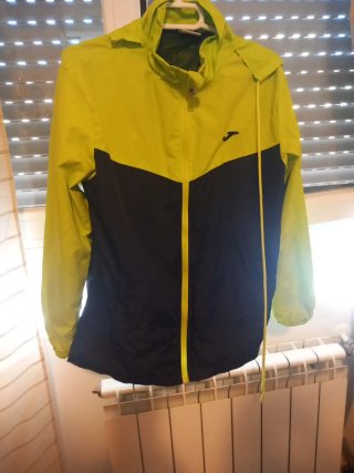 Cortavientos Joma Verde y Negro. Talla 12 niño