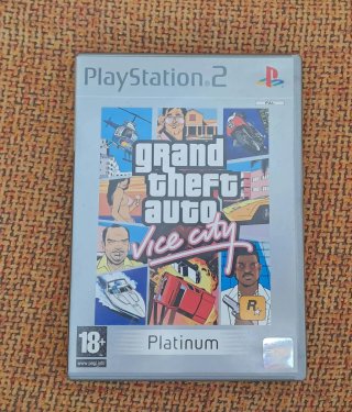 Caja PS2 Grand Theft Auto Vice City Platinum