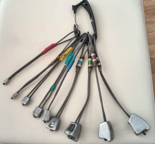 Set Fisureros DMM Wallnut/HB y mosquetón Petzl.