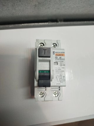 Interruptor Diferencial Merlin Gerin Multi 9