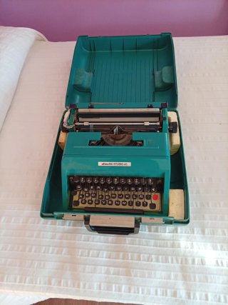 Máquina de escribir Olivetti Studio 45