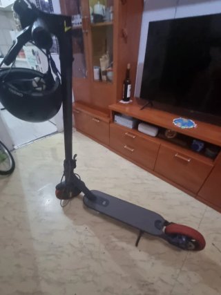 Patinete Eléctrico con Casco