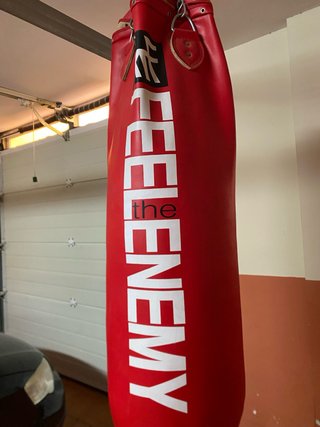 Saco de Boxeo FEEL THE ENEMY y Guantes