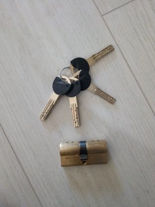 Cilindro TESA TX80 con 4 llaves