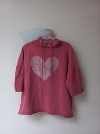 Sudadera Rosa con Estampado de Corazón