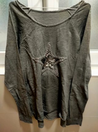 Camiseta Gris con Estrella de Lentejuelas
