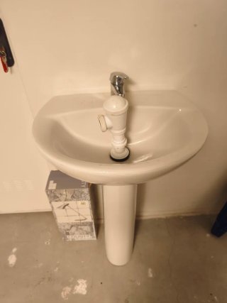Lavabo con pie blanco