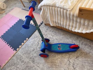 Patinete Infantil de Tres Ruedas