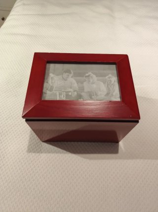 Caja de Madera con Portafotos