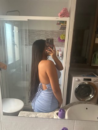 Vestido corto azul con espalda descubierta