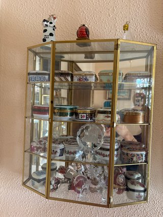 Vitrina con Colección de Cajitas de porcelana