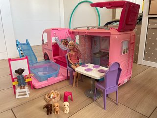 Autocaravana de Barbie con Accesorios