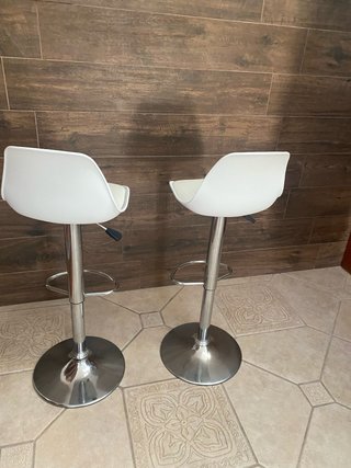 2 Taburetes de cocina blancos
