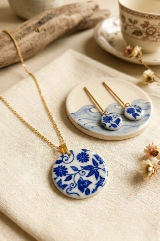 Conjunto Collar y Pendientes de Porcelana
