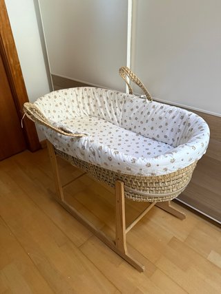 Capazo de Mimbre para Bebé con Soporte