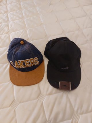 Lote de 2 Gorras (Lakers y Avia)