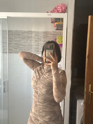 Vestido corto de manga larga beige