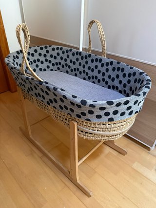 Capazo de Mimbre para Bebé con Soporte