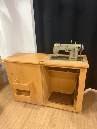 Máquina de coser Wertheim con mueble