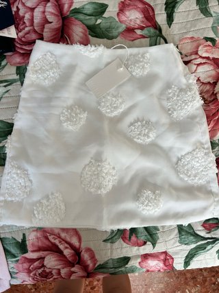 Falda blanca NA-KD