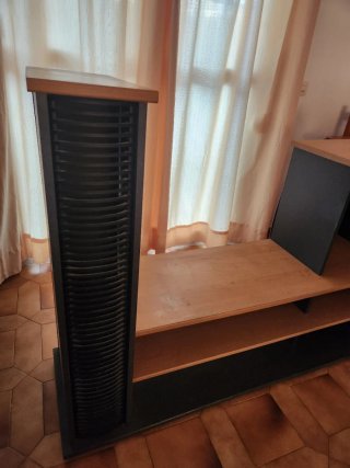 Mueble bajo multifuncional compacto