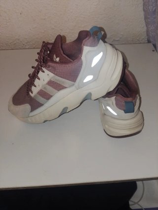 Zapatillas Adidas Moradas y Blancas