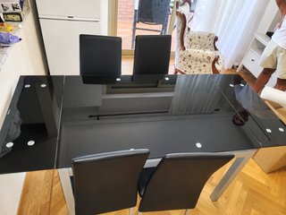 Tavolo da Pranzo Estensibile in Cristallo Nero + 4 Sedie