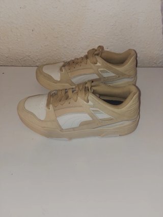Zapatillas Puma Beige y Blancas