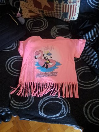 Camiseta Rosa con Flecos y Estampado