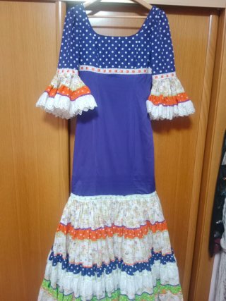Vestido de flamenca azul con lunares