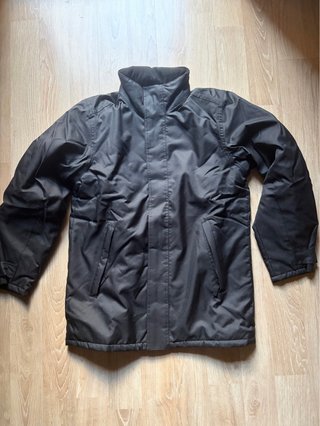 Chaqueta Negra de Poliéster