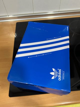 Caja de Zapatillas Adidas Samba