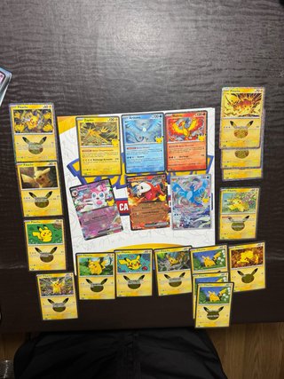Lote Cartas Pokémon 30 Aniversario + poster +pika