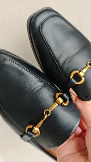 Mocasines Negros con Detalle Metálico