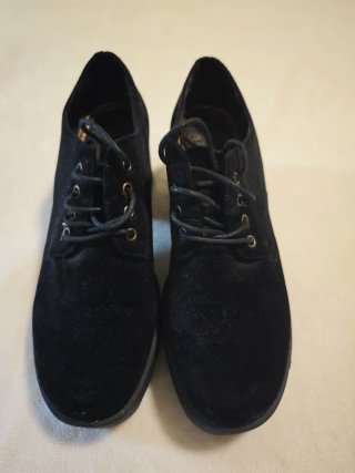 Zapatos con cordones negros