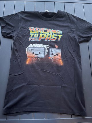 Camiseta Negra Back to the Past