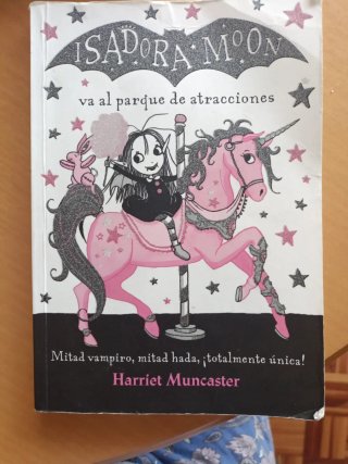 Isadora Moon va al parque de atracciones