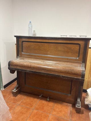 Piano Vertical de Madera