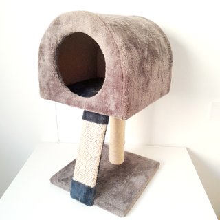 Rascador para gatos con cueva
