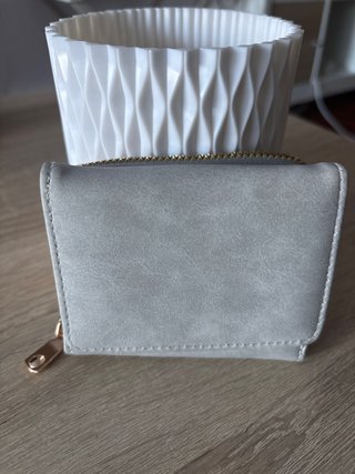 Monedero Gris Compacto