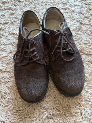 Zapatos de niño marrones talla 34
