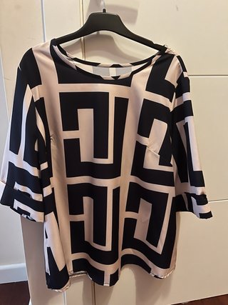 Blusa con estampado geométrico