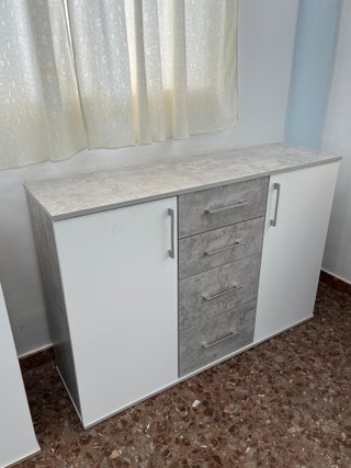 Aparador con 2 puertas y 4 cajones nuevo en oferta