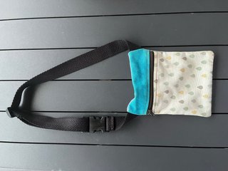 Riñonera con estampado de gotas