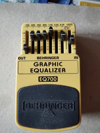 Pedal Ecualizador Behringer EQ700