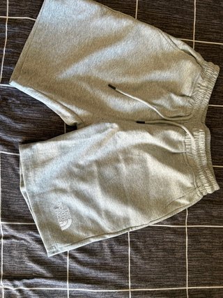 Pantalones cortos The North Face grises